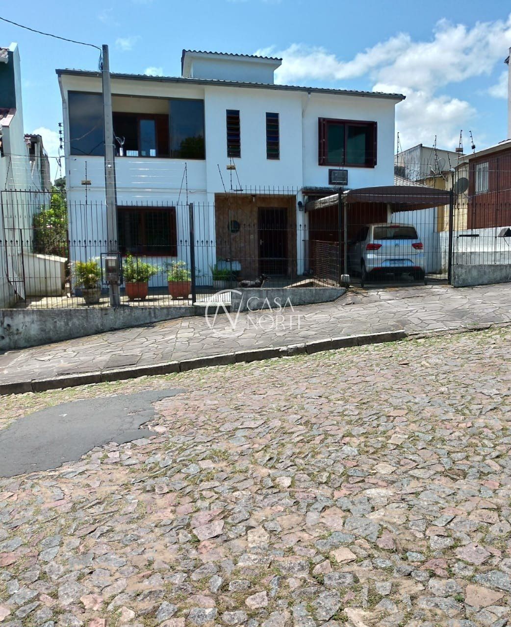 Casa à venda com 3 quartos, 165m², 1 suíte, 2 vagas, Avenida Valado no bairro Vila João Pessoa em Porto Alegre