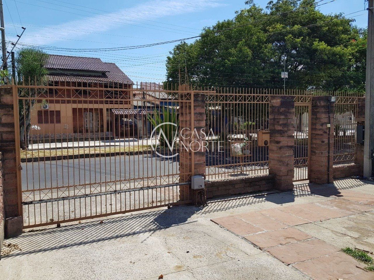 Casa à venda com 1 quarto, 108m², 1 suíte, Avenida Vinte e um de Abril, 41 no bairro Sarandi em Porto Alegre