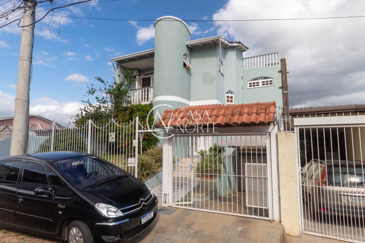 Casa à venda com 3 quartos, 250m², 2 suítes, Rua Graciano Azambuja no bairro Partenon em Porto Alegre