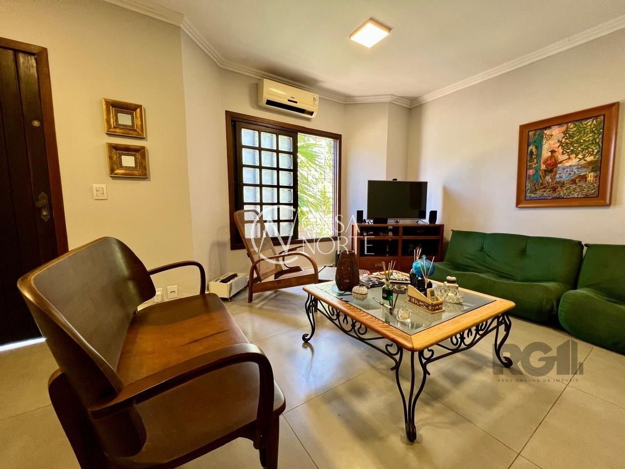 Casa à venda com 3 quartos, 139m², 1 suíte, 4 vagas, Rua Doutora Noemi Valle Rocha no bairro Serraria em Porto Alegre