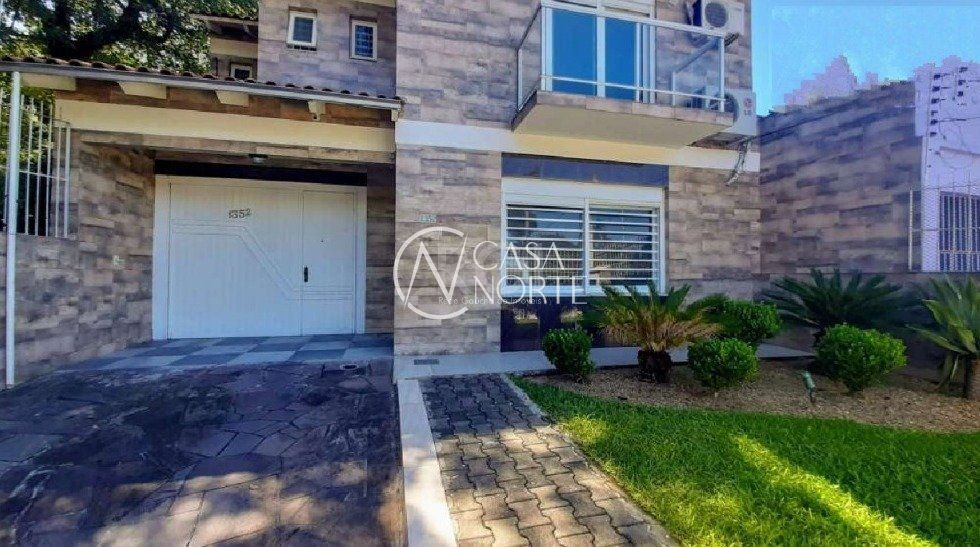 Casa à venda com 3 quartos, 171m², 1 suíte, 4 vagas, Rua Sepe Tiaraju no bairro Medianeira em Porto Alegre