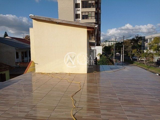 Casa à venda com 4 quartos, 200m², 4 vagas, Rua Leopoldo de Freitas no bairro Passo da Areia em Porto Alegre