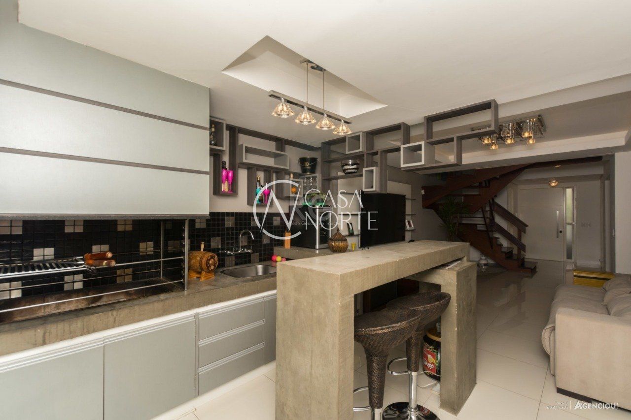 Casa de Condomínio à venda com 3 quartos, 87m², 1 suíte, 2 vagas, Rua General Tadeusz Kosciuszko no bairro Jardim Isabel em Porto Alegre