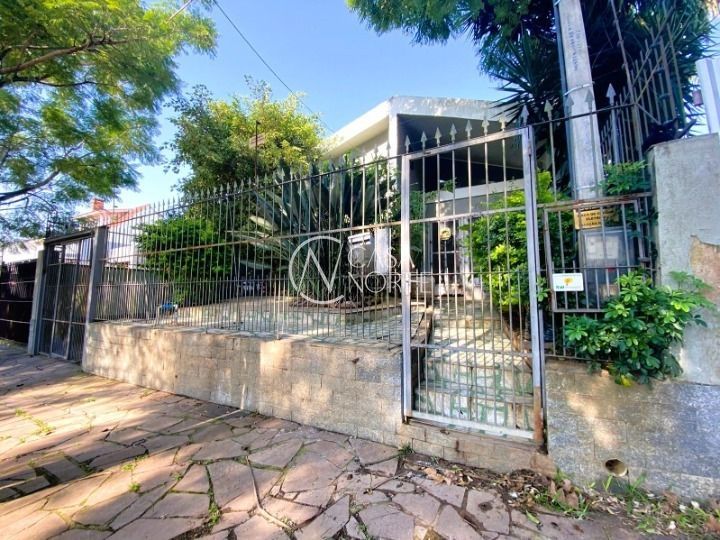 Casa à venda com 3 quartos, 120m², 1 suíte, 2 vagas, Lola de Oliveira no bairro Parque Santa Fé em Porto Alegre