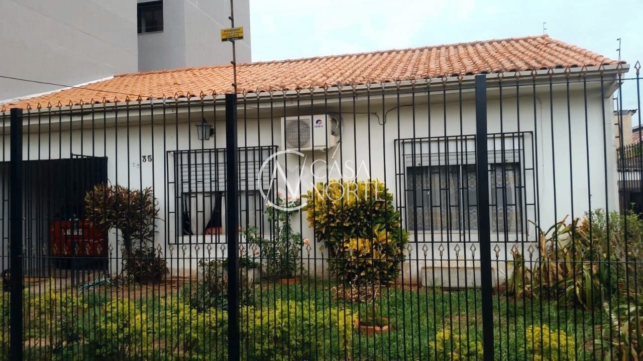 Casa à venda com 2 quartos, 180m², 2 vagas, Rua Oito de Julho no bairro Jardim Botânico em Porto Alegre