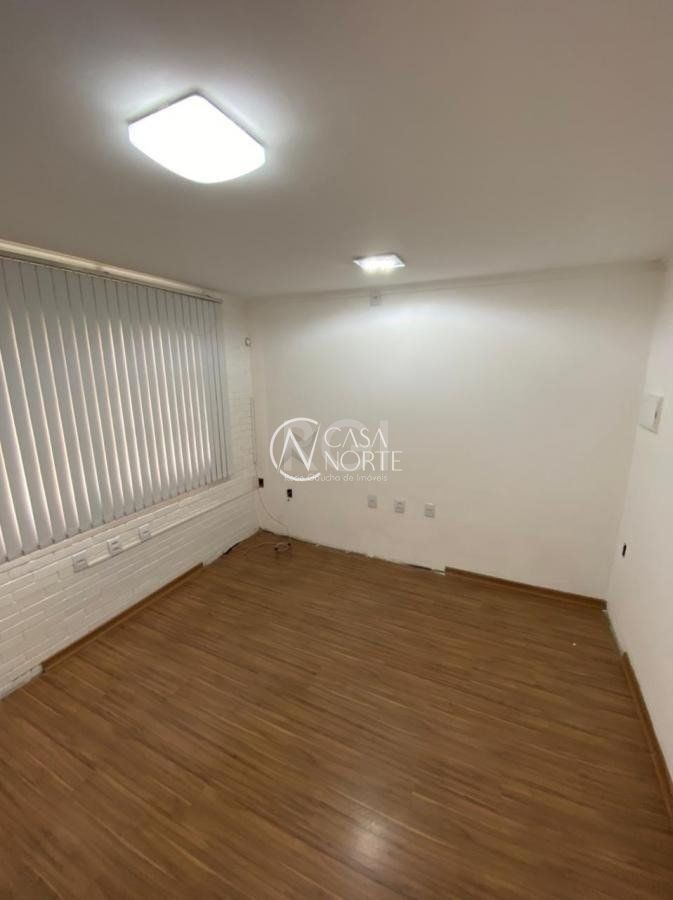 Casa à venda com 3 quartos, 140m², 3 vagas, Rua Antônio Francisco Lisboa no bairro Rubem Berta em Porto Alegre