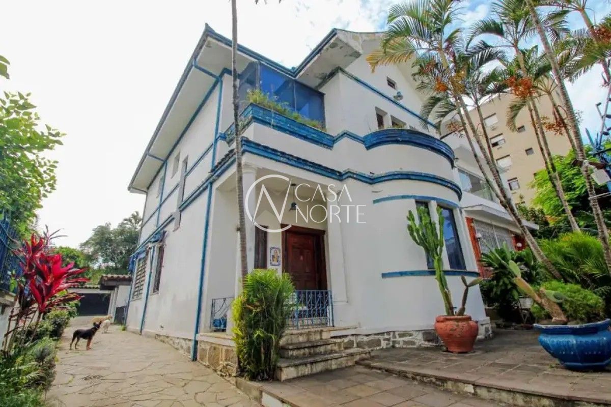 Casa à venda com 4 quartos com 621m², 2 suítes, 3 vagas, Rua Zamenhoff no bairro São João em Porto Alegre