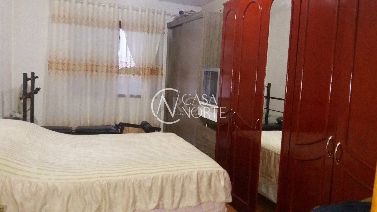 Casa à venda com 2 quartos, 120m², 2 vagas, Rua Doutor Deoclecio Pereira no bairro Jardim Floresta em Porto Alegre