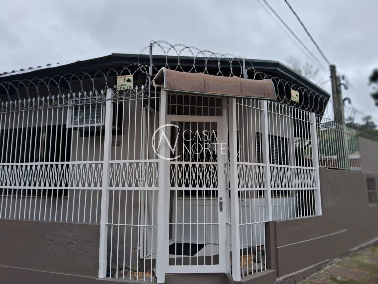 Casa à venda com 3 quartos, 132m², 1 suíte, 3 vagas, Rua Dom João Vi no bairro Medianeira em Porto Alegre