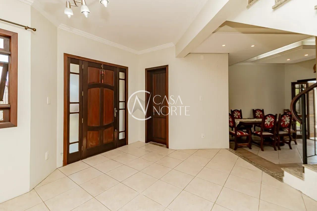Casa à venda com 4 quartos, 257m², 1 suíte, 3 vagas, Rua Paulo Madureira Coelho no bairro Morro Santana em Porto Alegre
