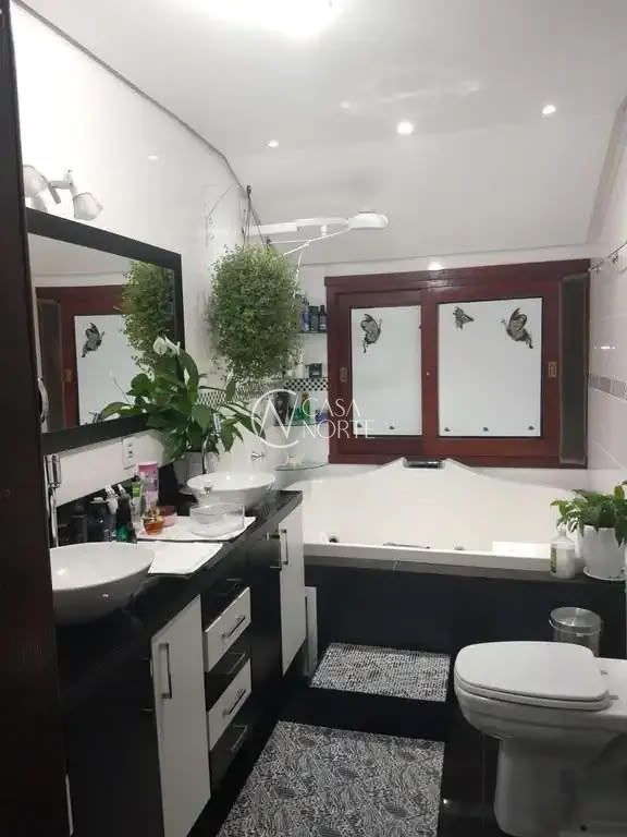 Casa à venda com 4 quartos, 2 suítes, 1 vaga, Rua Eliza Tevah no bairro Hípica em Porto Alegre