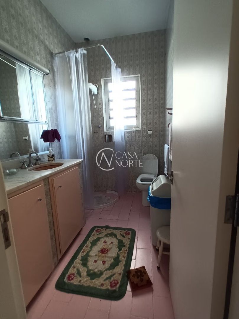 Casa à venda com 2 quartos, 280m², 2 vagas, Rua General Couto de Magalhães no bairro Higienópolis em Porto Alegre