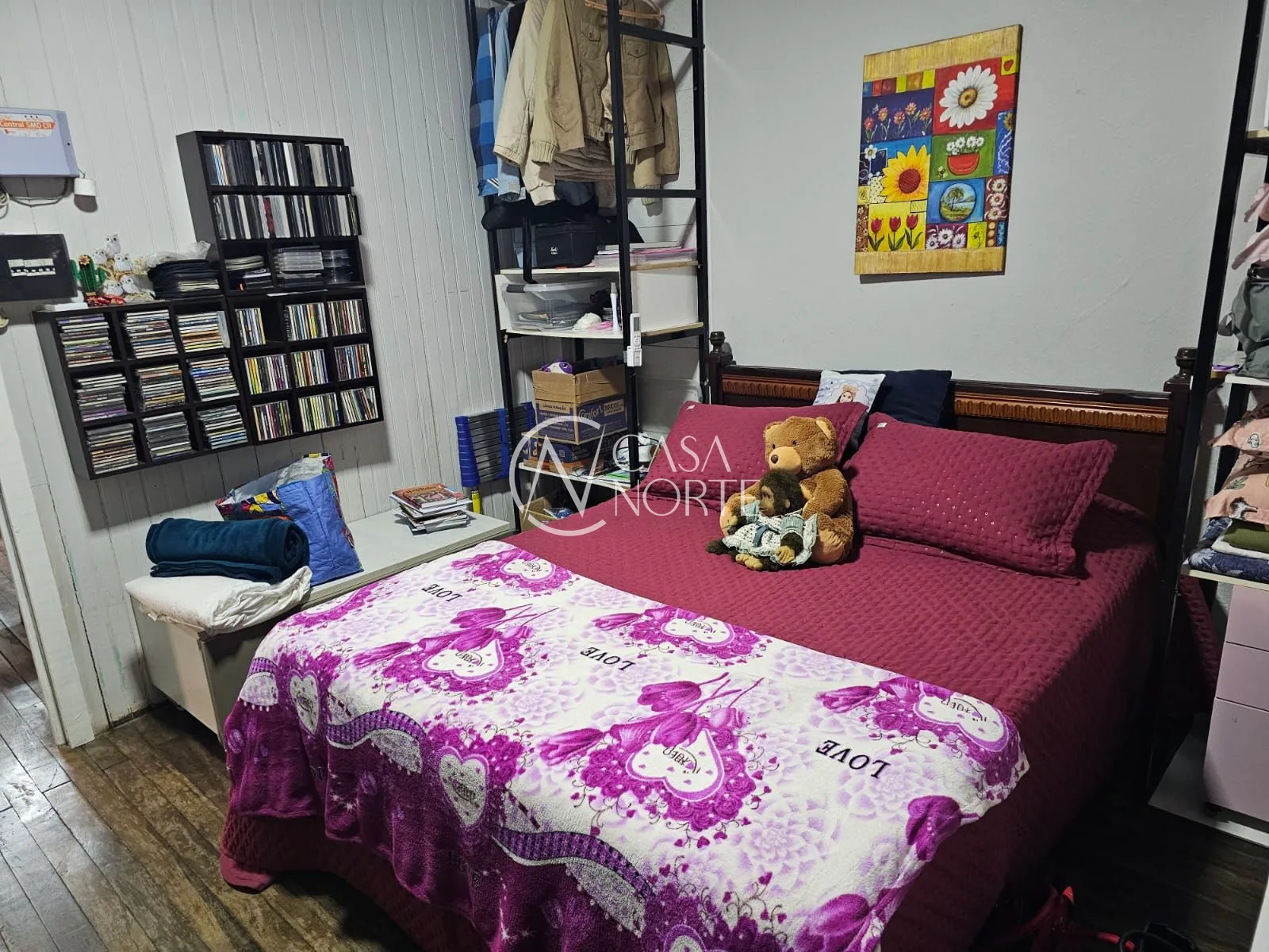 Casa à venda com 2 quartos, 90m², 3 vagas, Rua Dona Margarida no bairro Navegantes em Porto Alegre