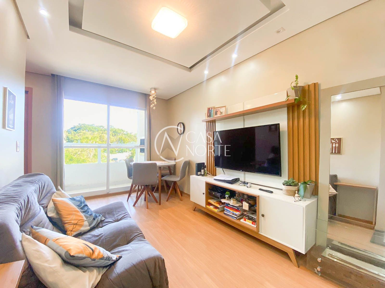 Apartamento à venda com 2 quartos, 48m², 1 vaga, Rua Reverendo Olavo Nunes no bairro Parque Santa Fé em Porto Alegre