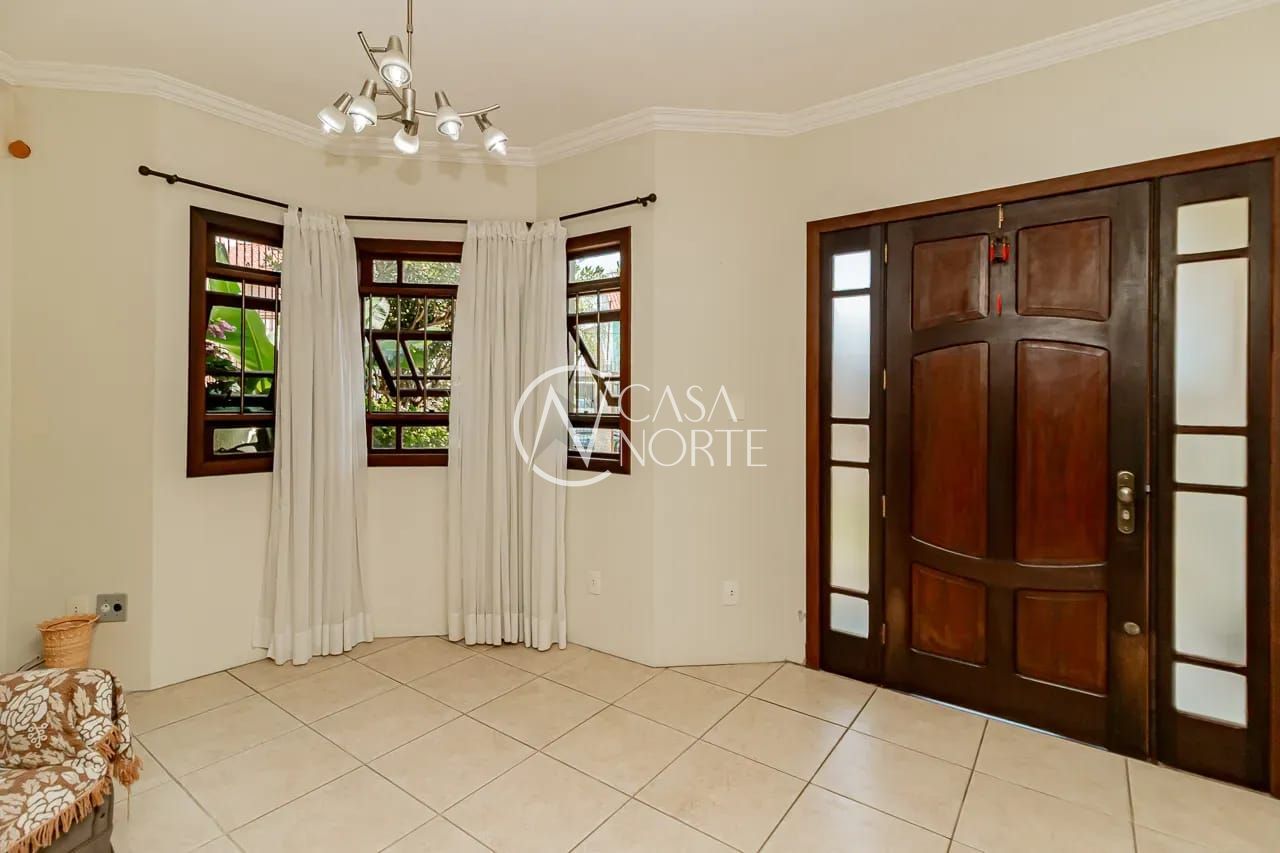 Casa à venda com 4 quartos, 257m², 1 suíte, 3 vagas, Rua Paulo Madureira Coelho no bairro Morro Santana em Porto Alegre