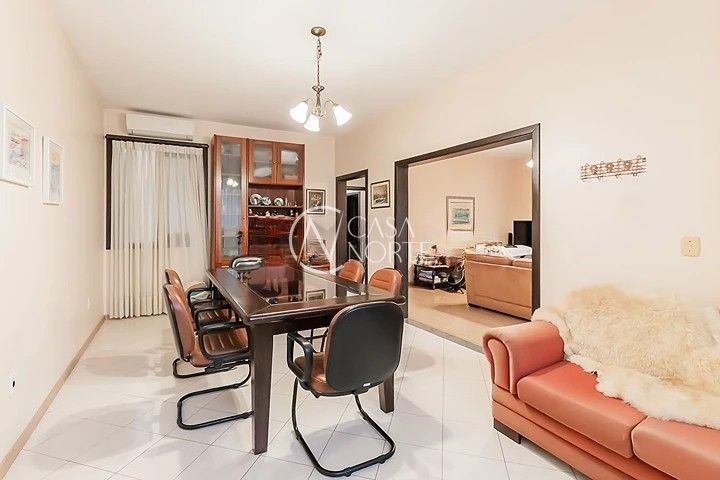 Casa à venda com 4 quartos, 350m², 1 suíte, 2 vagas, Rua Filadélfia no bairro São João em Porto Alegre