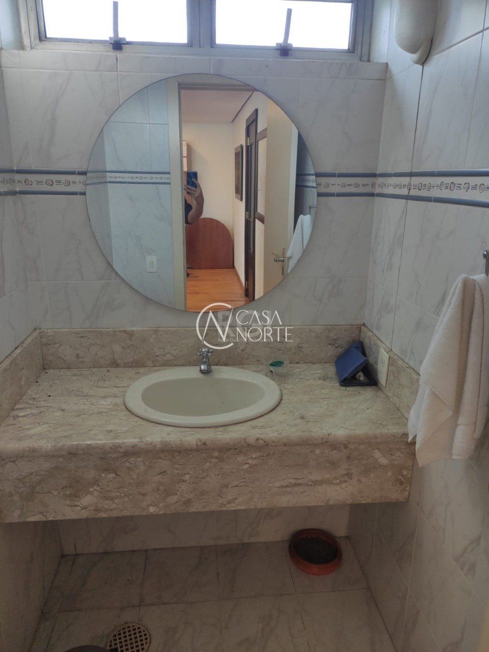 Sala Comercial à venda , 32m², Rua Vinte e Quatro de Outubro no bairro Moinhos de Vento em Porto Alegre