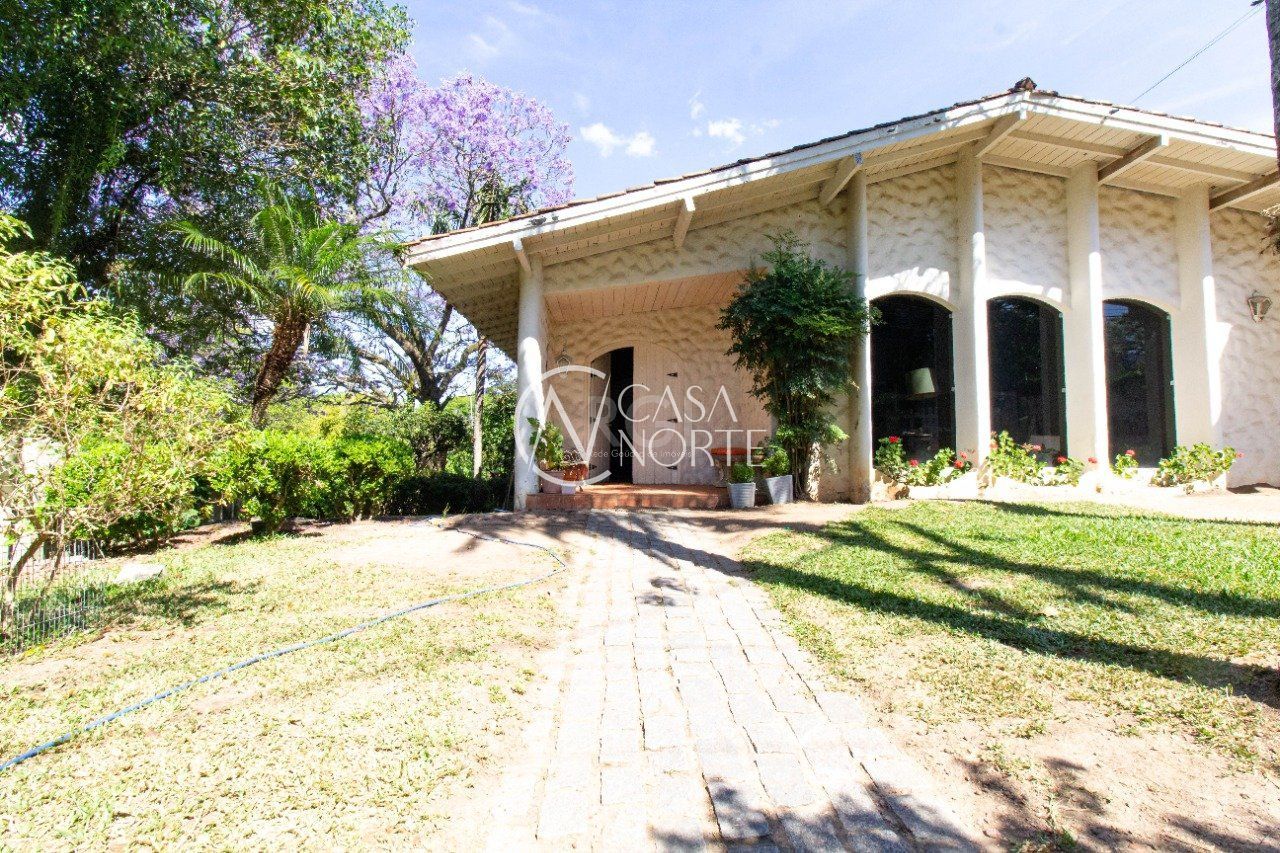 Casa à venda com 6 quartos, 422m², 2 suítes, 5 vagas, Rua Coroados no bairro Vila Assunção em Porto Alegre