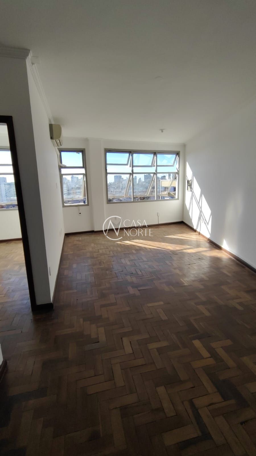 Sala Comercial à venda com 1 quarto, 70m², Avenida Venâncio Aires no bairro Santana em Porto Alegre