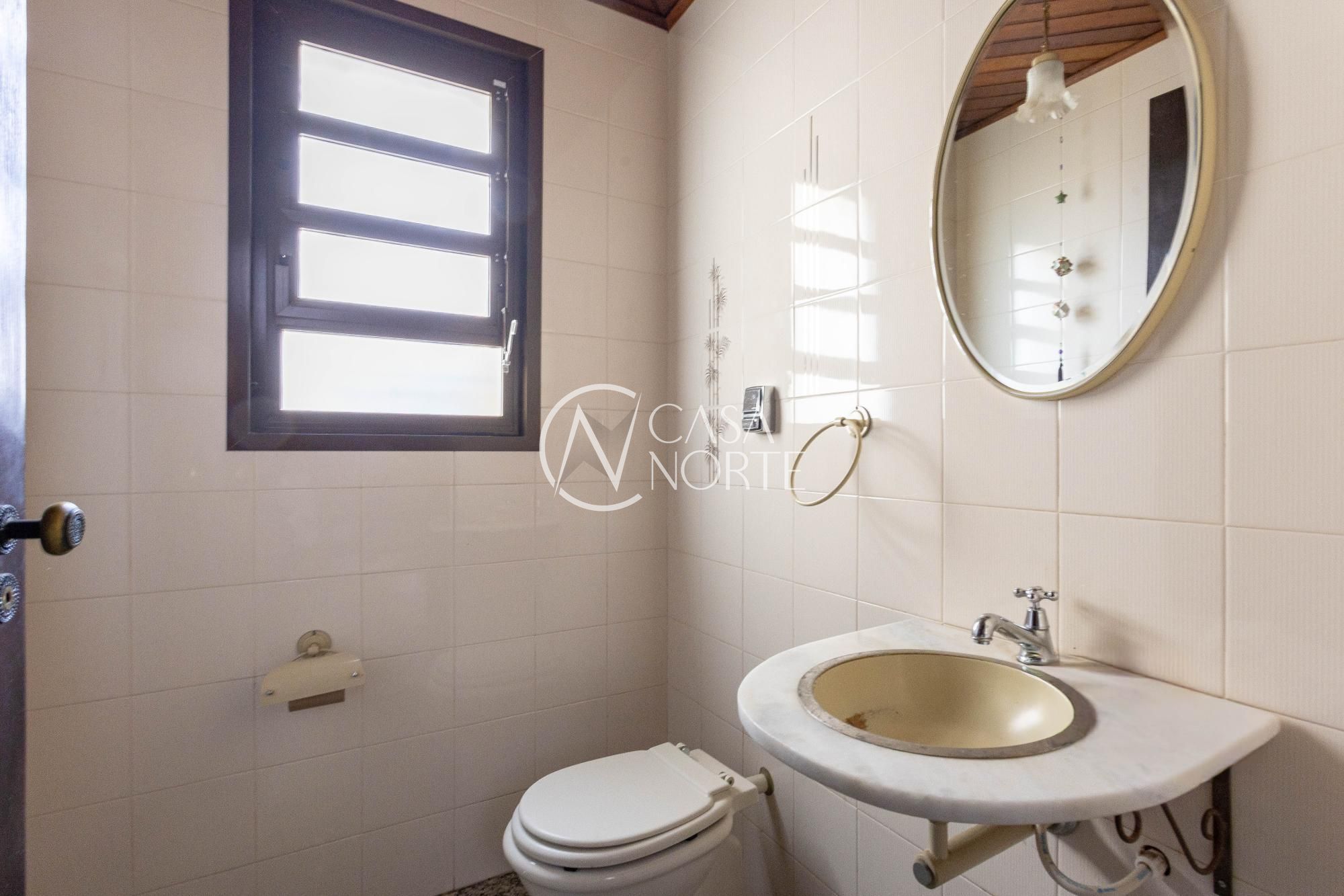 Casa à venda com 3 quartos, 226m², 1 suíte, 3 vagas, Rua Engenheiro Alfredo Mayer Waldeck no bairro São João em Porto Alegre