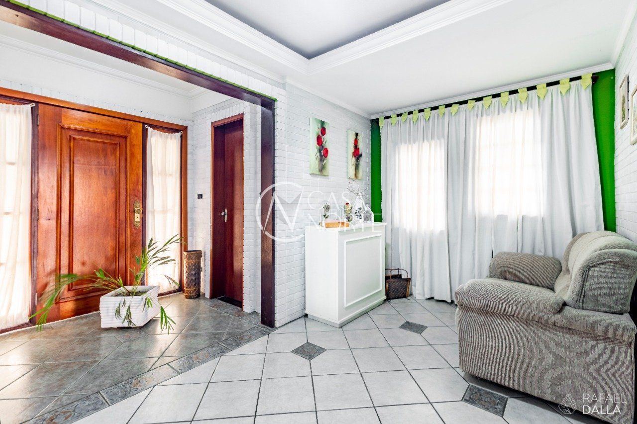 Casa à venda com 3 quartos, 574m², 2 suítes, 8 vagas, Rua Ludwig Jacob Hubler no bairro Jardim Itu em Porto Alegre