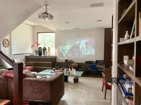 Casa à venda com 4 quartos, 982m², 1 suíte, 8 vagas, Rua Charruas no bairro Espírito Santo em Porto Alegre