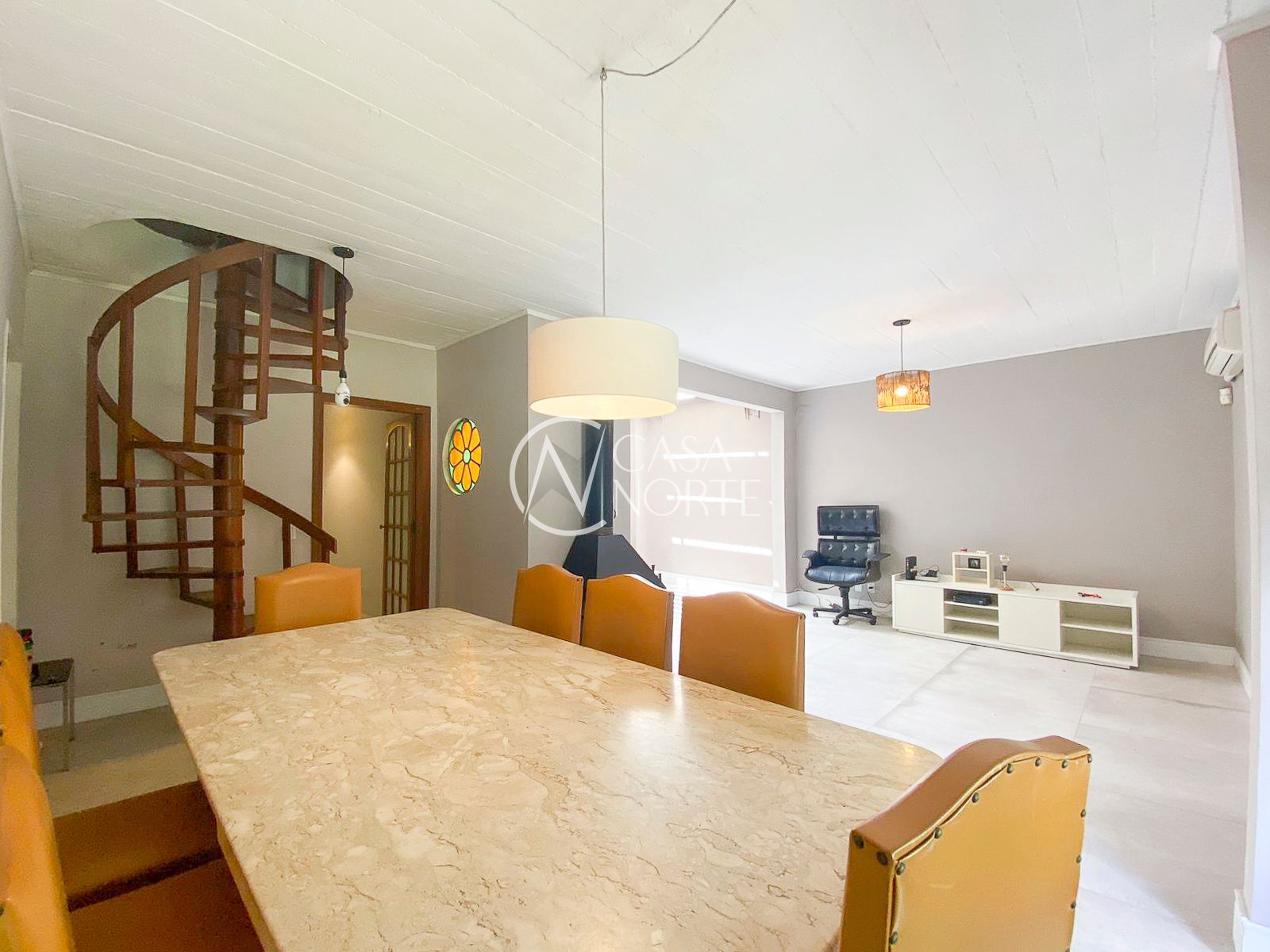 Casa à venda com 4 quartos, 175m², 1 suíte, 2 vagas, Rua Vital Brasil no bairro Jardim Sabará em Porto Alegre