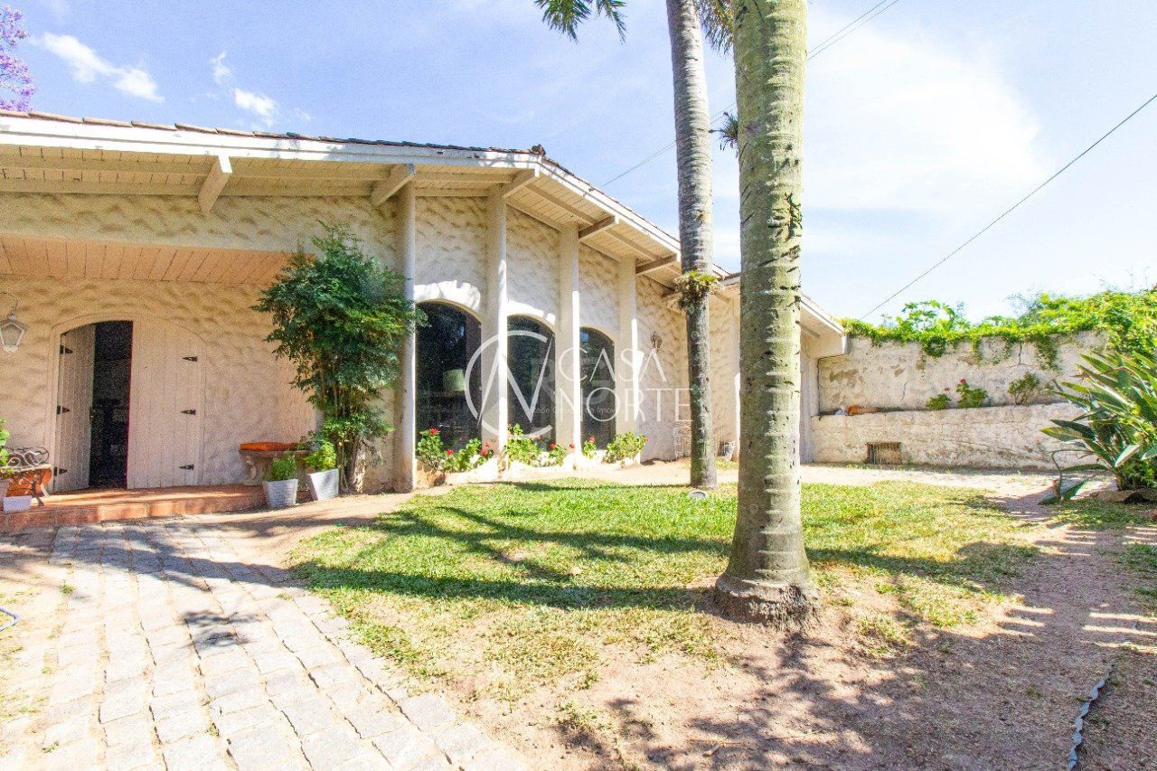 Casa à venda com 6 quartos, 422m², 2 suítes, 5 vagas, Rua Coroados no bairro Vila Assunção em Porto Alegre