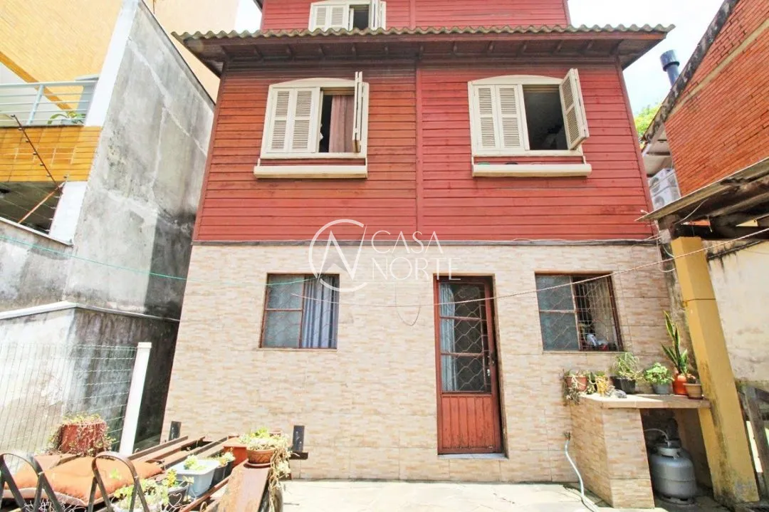 Casa à venda com 3 quartos, 326m², 1 suíte, 2 vagas, Rua Dona Oti no bairro Petrópolis em Porto Alegre