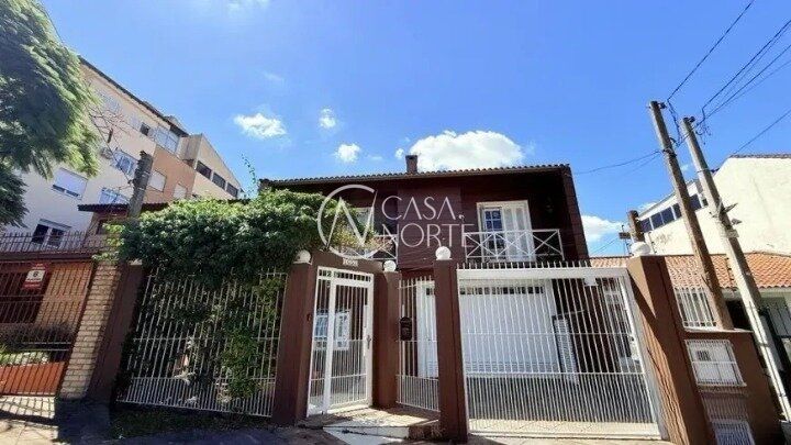 Casa à venda com 4 quartos, 278m², 1 suíte, 4 vagas, Rua João Paetzel no bairro Chácara das Pedras em Porto Alegre