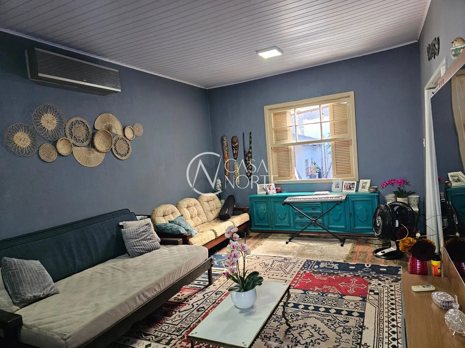 Casa à venda com 2 quartos, 90m², 3 vagas, Rua Dona Margarida no bairro Navegantes em Porto Alegre