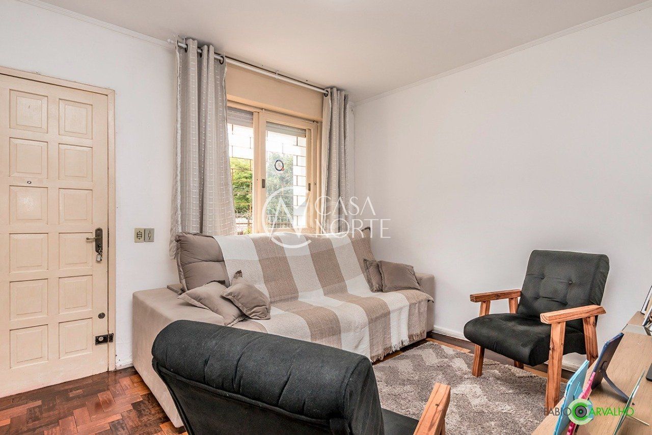 Casa à venda com 3 quartos, 119m², 2 vagas, Rua Franklin no bairro Jardim Sabará em Porto Alegre