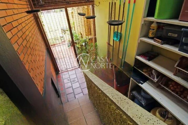 Casa à venda com 3 quartos, 257m², 4 vagas, Avenida Alberto Pasqualini no bairro Jardim Sabará em Porto Alegre