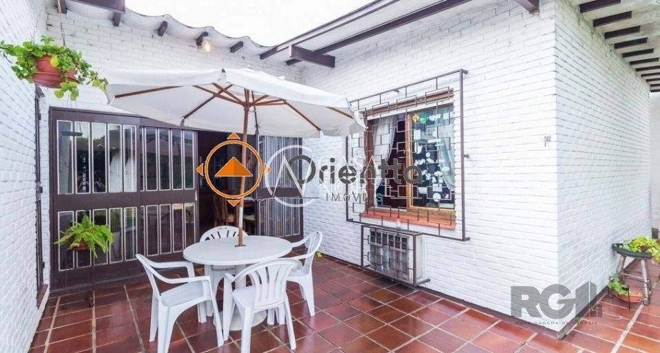 Casa à venda com 4 quartos, 329m², 1 suíte, 3 vagas, Rua João Paetzel no bairro Chácara das Pedras em Porto Alegre