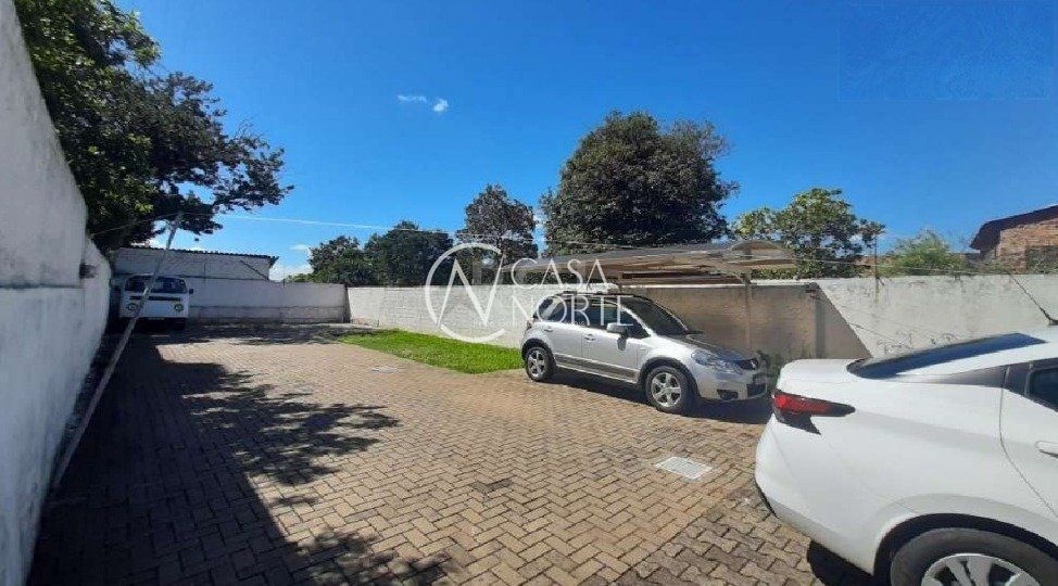 Casa à venda com 3 quartos, 171m², 1 suíte, 4 vagas, Rua Sepe Tiaraju no bairro Medianeira em Porto Alegre