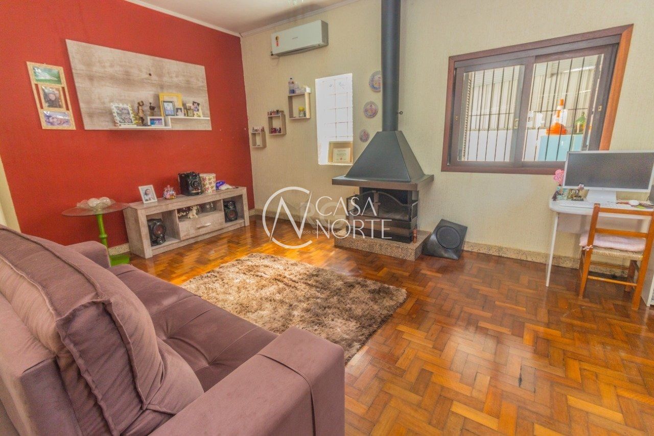 Casa à venda com 3 quartos, 135m², 1 suíte, 1 vaga, Rua Julio Lopes dos Santos Sobrinho no bairro Santa Tereza em Porto Alegre