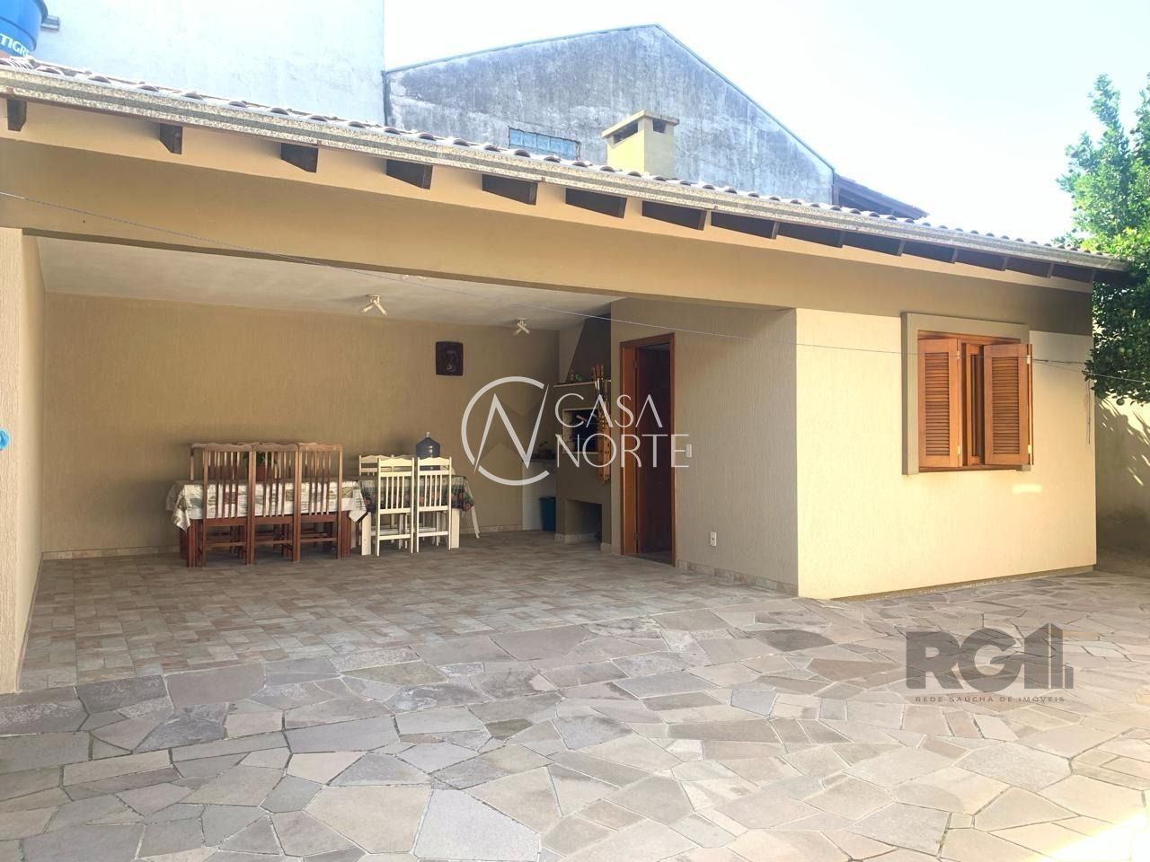 Casa à venda com 3 quartos, 182m², 1 suíte, 2 vagas, Avenida Orleaes no bairro Guarujá em Porto Alegre