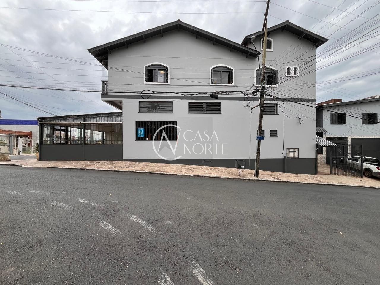 Casa Comercial à venda com 1 quarto, 143m², 2 vagas, Rua Ibanez André Pitthan Souza no bairro Jardim Sabará em Porto Alegre