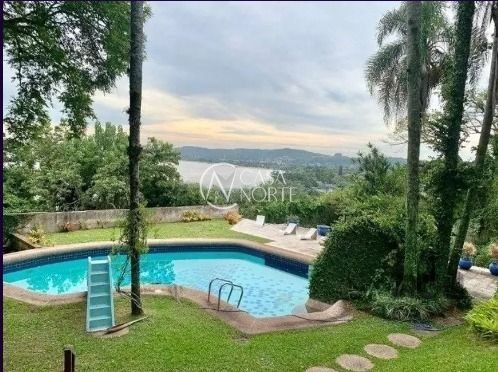 Casa à venda com 4 quartos, 982m², 1 suíte, 8 vagas, Rua Charruas no bairro Espírito Santo em Porto Alegre