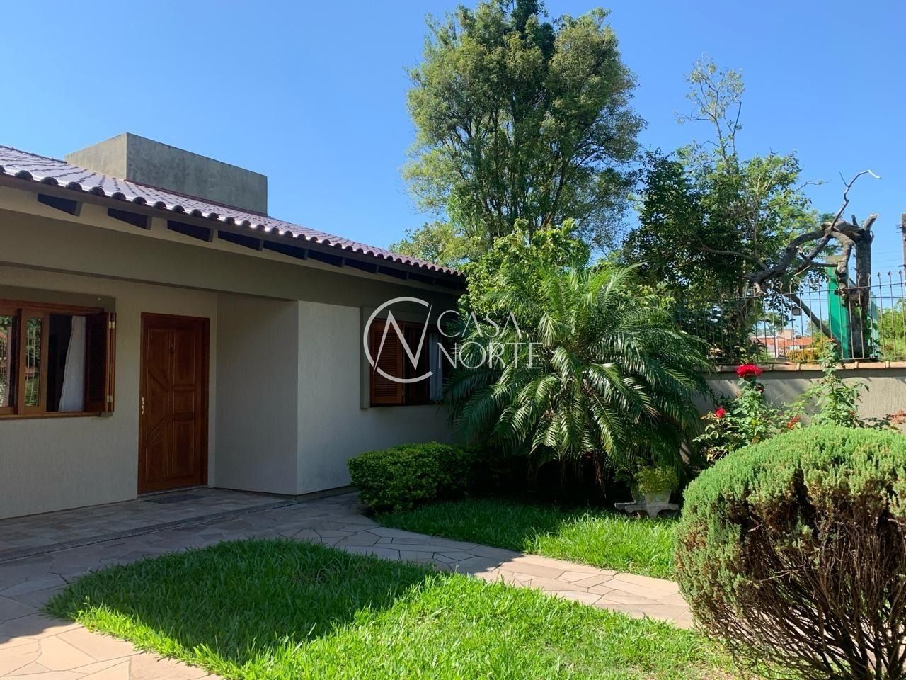 Casa à venda com 3 quartos, 182m², 1 suíte, 2 vagas, Avenida Orleaes no bairro Guarujá em Porto Alegre