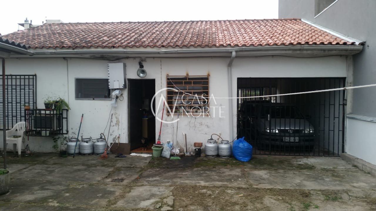 Casa à venda com 2 quartos, 180m², 2 vagas, Rua Oito de Julho no bairro Jardim Botânico em Porto Alegre