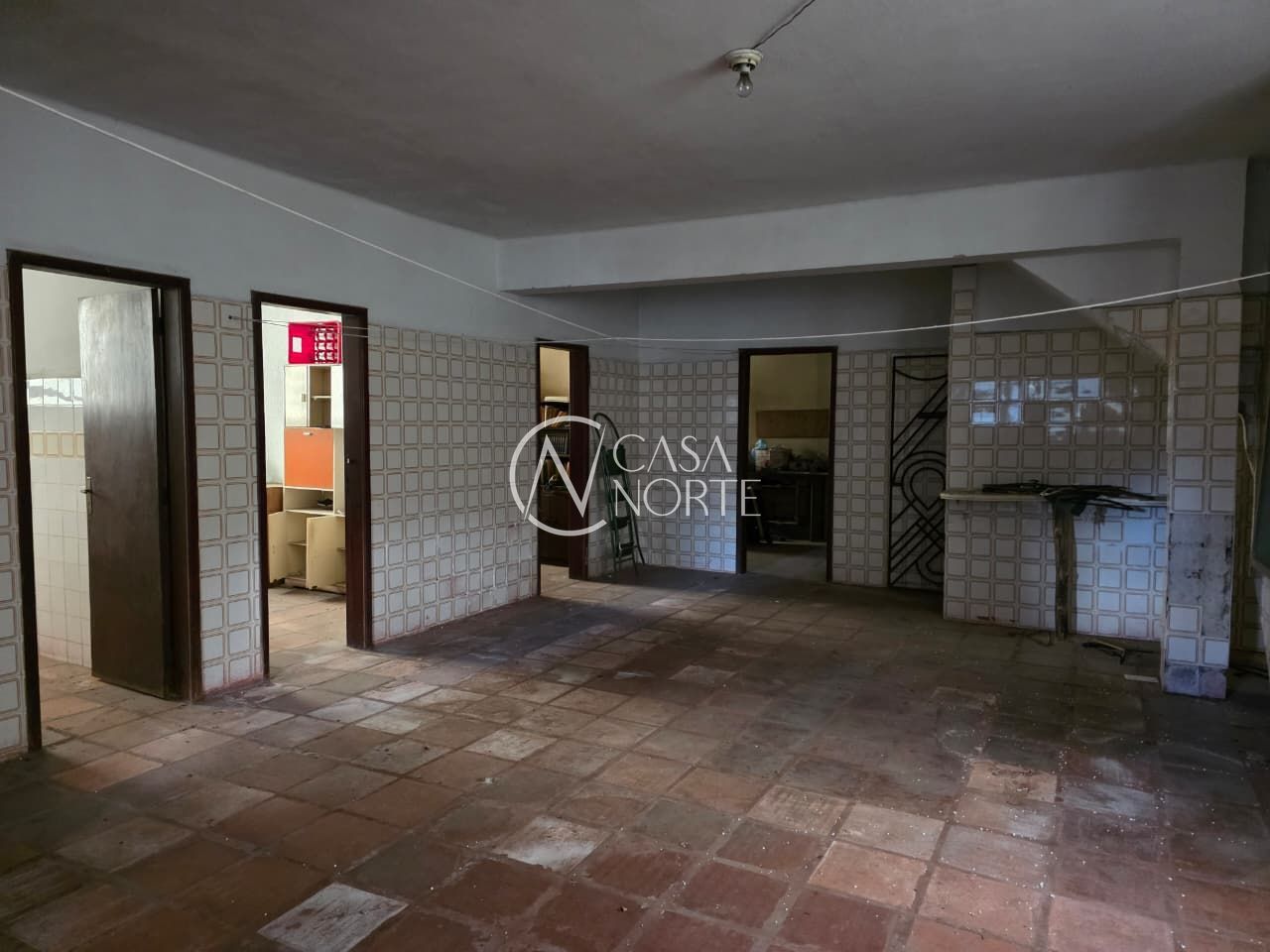 Casa à venda com 6 quartos, 395m², 2 vagas, Rua Dom Pedro II no bairro Higienópolis em Porto Alegre