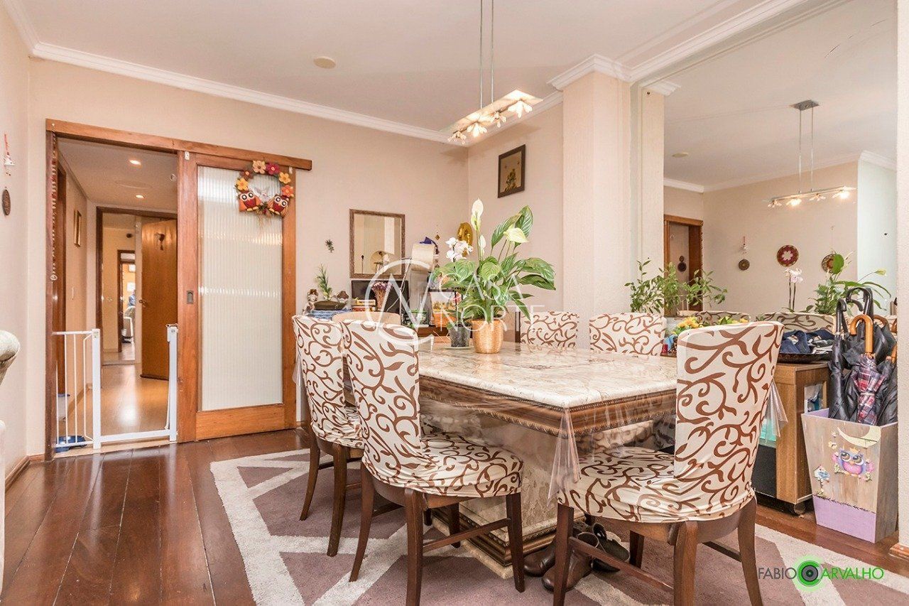 Apartamento à venda com 3 quartos, 112m², 1 suíte, 3 vagas, Rua Americo Vespucio no bairro Higienópolis em Porto Alegre