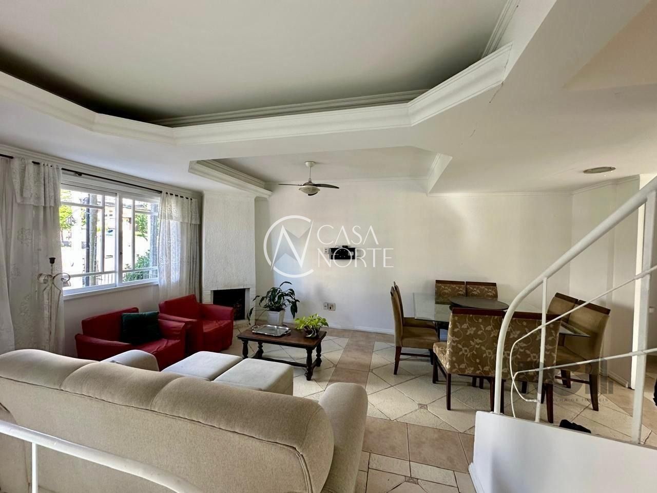 Casa à venda com 3 quartos, 250m², 1 suíte, 2 vagas, Rua Doutor Castro de Menezes no bairro Vila Assunção em Porto Alegre