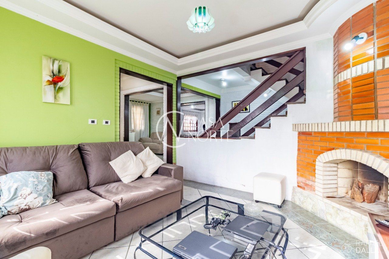 Casa à venda com 3 quartos, 574m², 2 suítes, 8 vagas, Rua Ludwig Jacob Hubler no bairro Jardim Itu em Porto Alegre