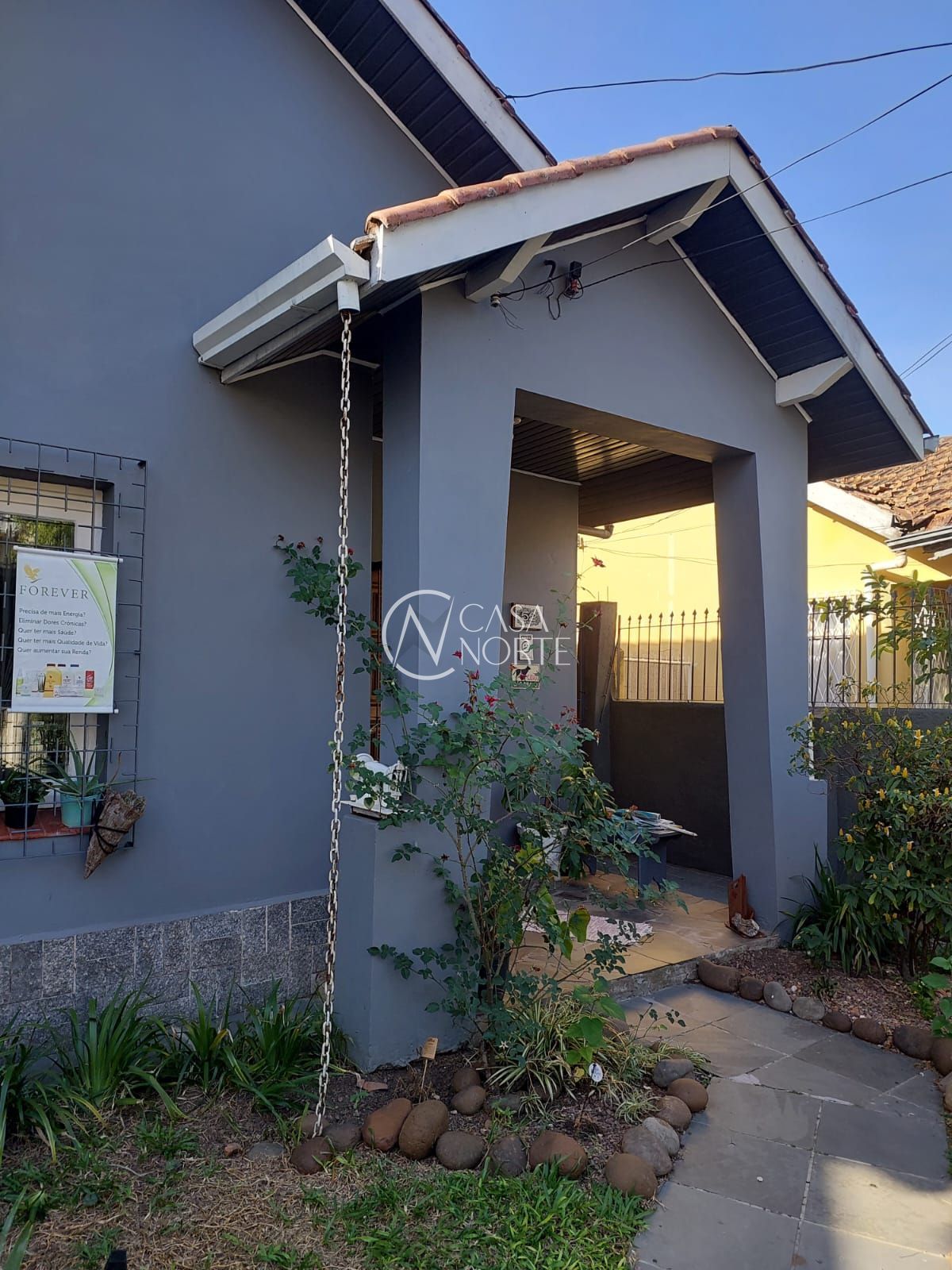 Casa à venda com 3 quartos, 100m², 1 vaga, Rua Marechal Simeão no bairro Passo da Areia em Porto Alegre