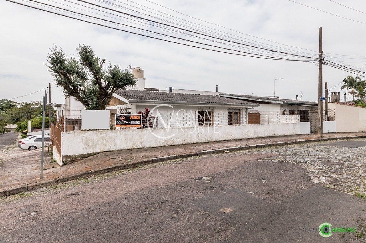 Casa à venda com 3 quartos, 119m², 2 vagas, Rua Franklin no bairro Jardim Sabará em Porto Alegre