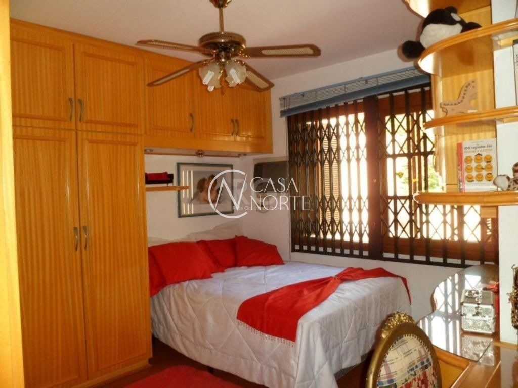 Casa à venda com 4 quartos, 216m², 1 suíte, 8 vagas, Rua Adao Pinheiro da Silva no bairro Aberta dos Morros em Porto Alegre