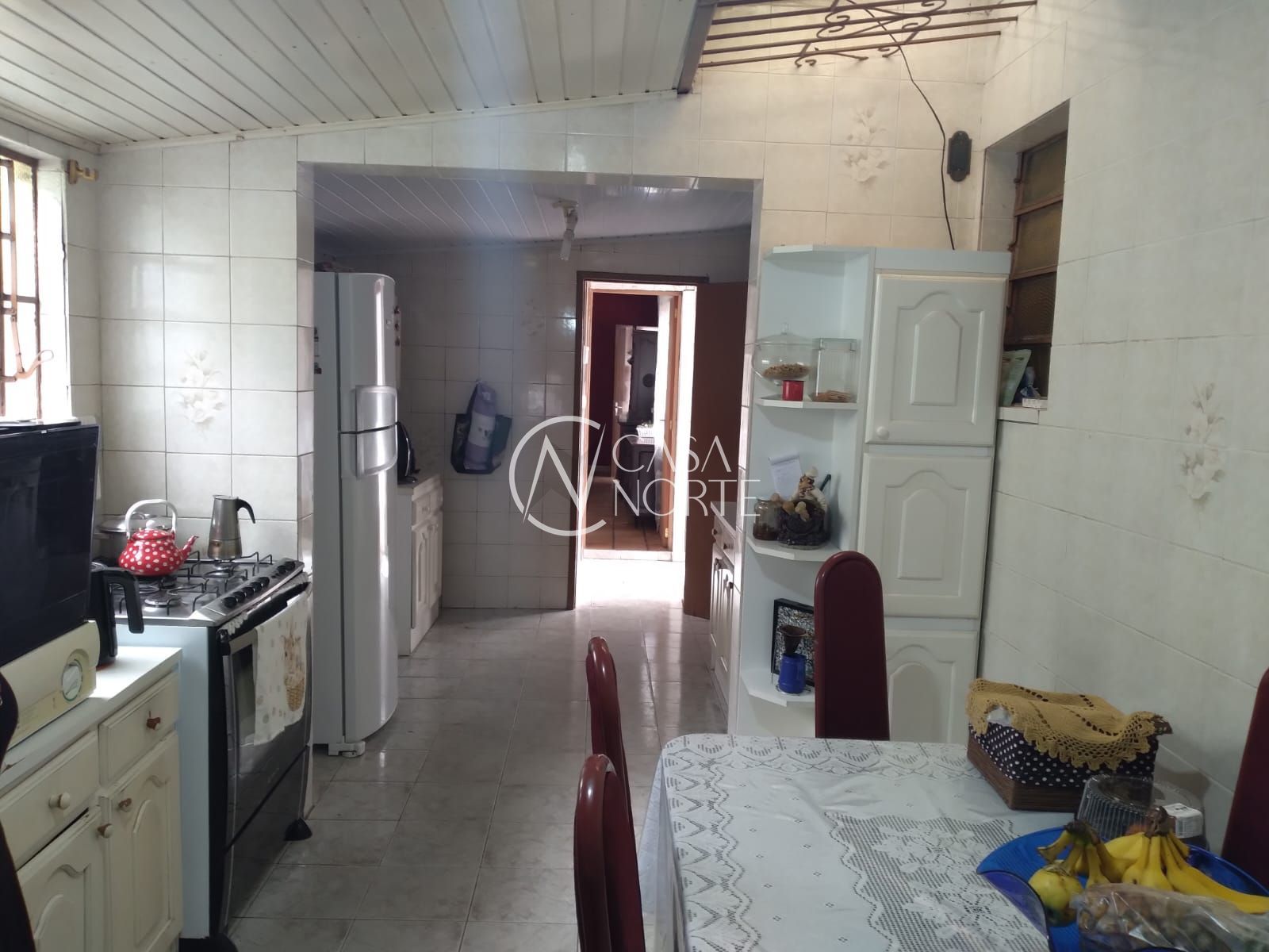 Casa à venda com 4 quartos, 360m², 2 suítes, 2 vagas, Rua Dr Vargas Neto no bairro Jardim Leopoldina em Porto Alegre