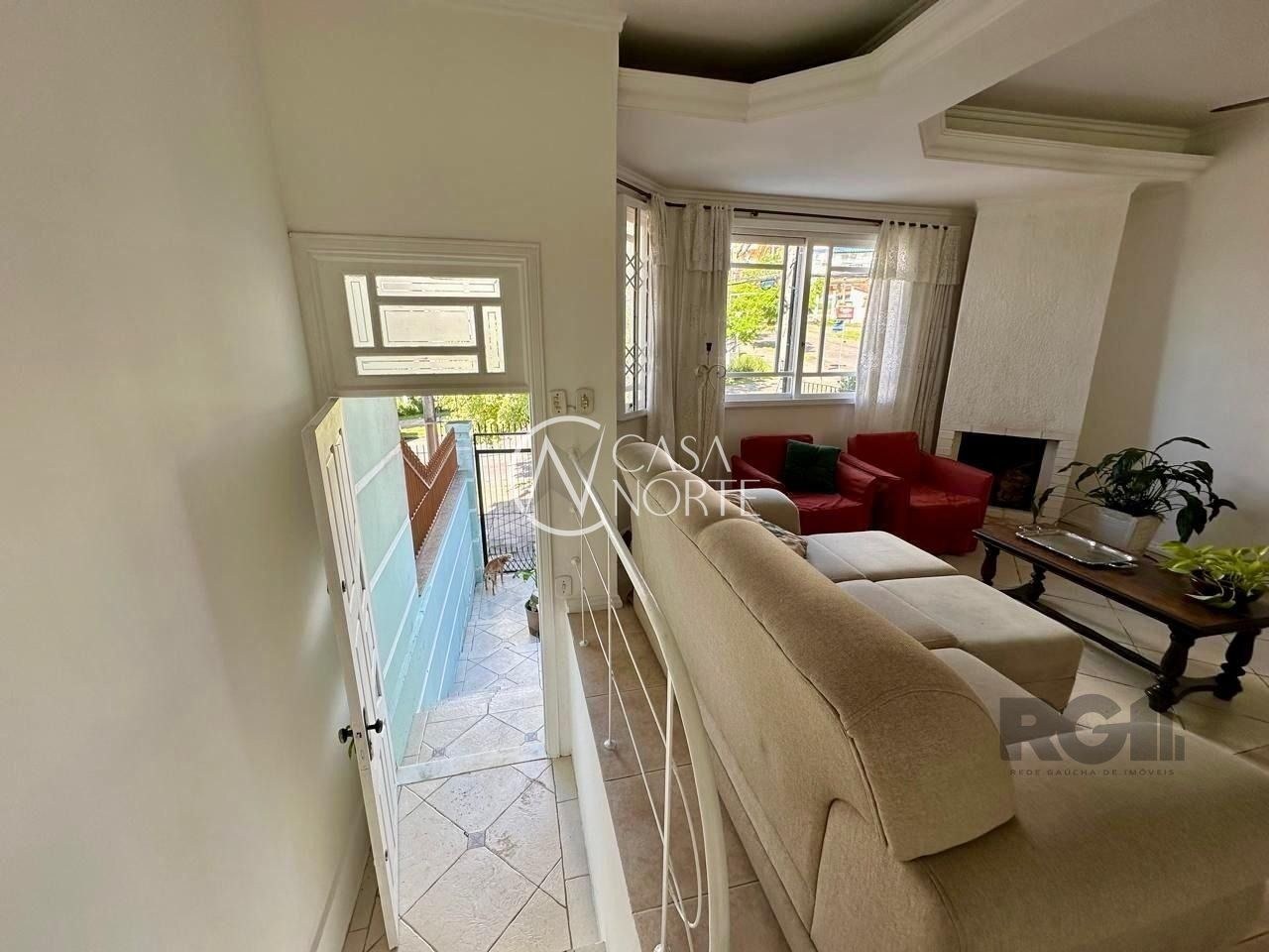 Casa à venda com 3 quartos, 250m², 1 suíte, 2 vagas, Rua Doutor Castro de Menezes no bairro Vila Assunção em Porto Alegre